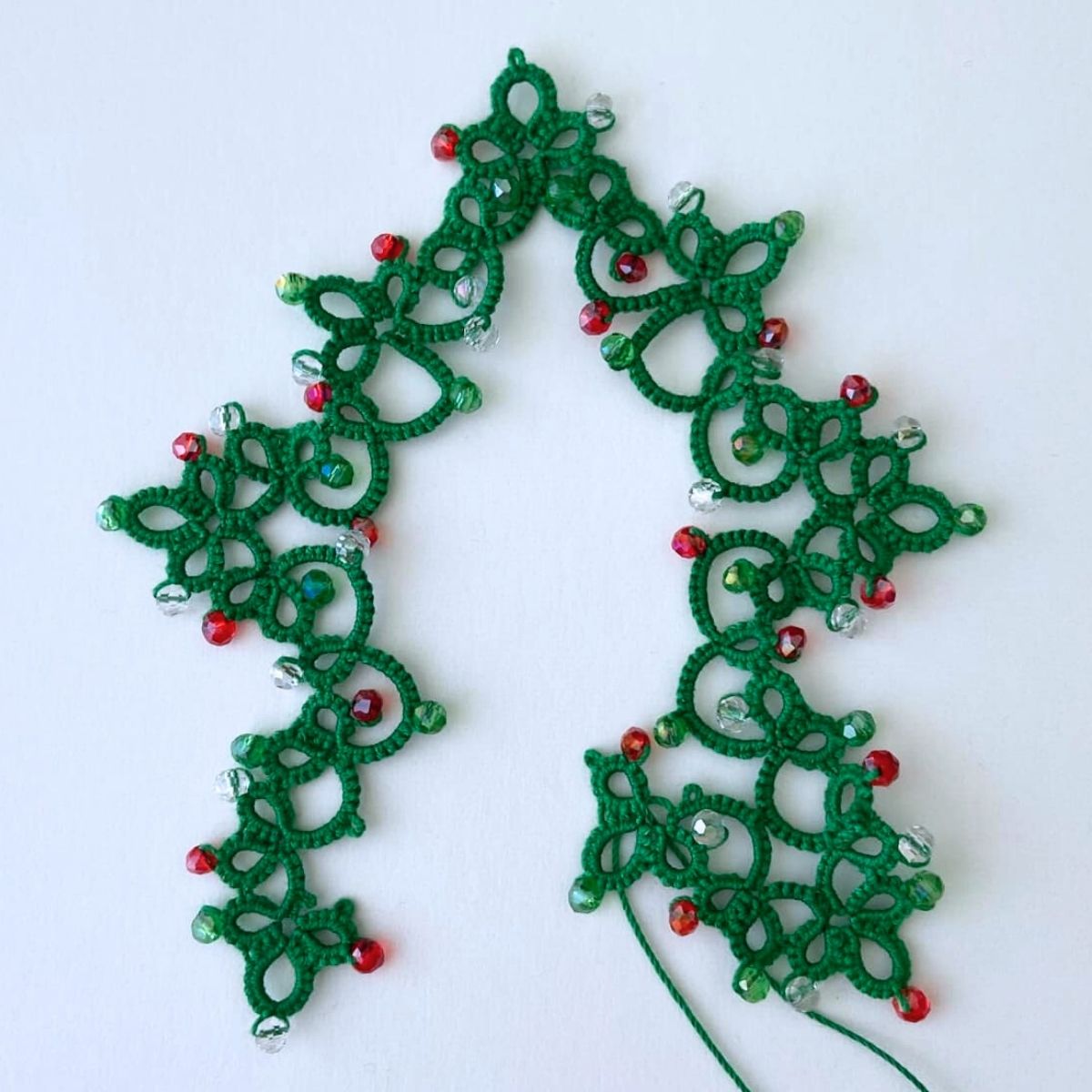 Free Beaded Christmas Tree Tatting Pattern - NeedlesnBeadsnSweetasCanbe